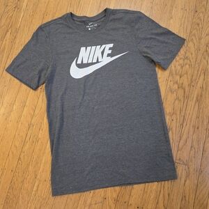 🆕️3/$30🎈Nike Logo Tee